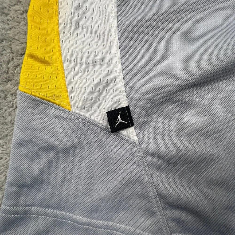 Jordan Basketball Shorts Mens Medium‎ Grey Yellow Dri-FIT Athletic Jumpman 10